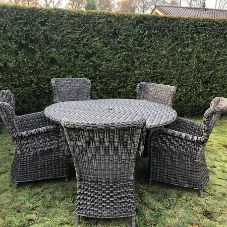 Met Omheinde Tuin Op De Veluwe