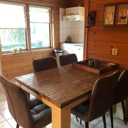 Casa de Férias Met Omheinde Tuin Op De Veluwe *