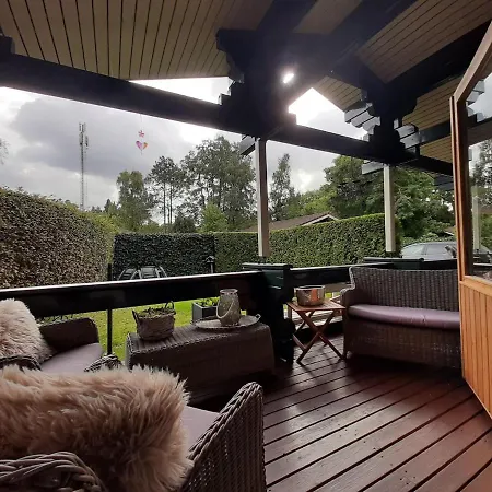 Met Omheinde Tuin Op De Veluwe *