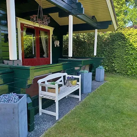 Met Omheinde Tuin Op De Veluwe