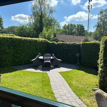 Casa de Férias Met Omheinde Tuin Op De Veluwe *