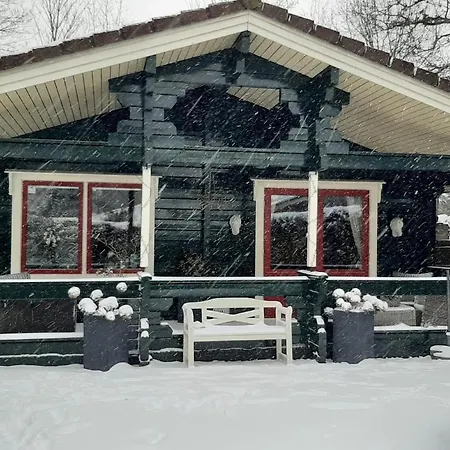 Met Omheinde Tuin Op De Veluwe * Hulshorst