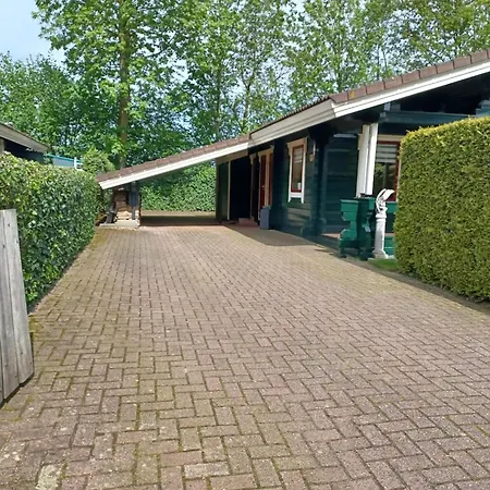 Casa de Férias Met Omheinde Tuin Op De Veluwe