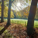 Met Omheinde Tuin Op De Veluwe *