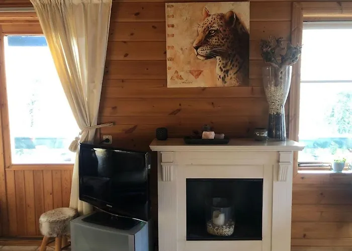 Met Omheinde Tuin Op De Veluwe * Hulshorst